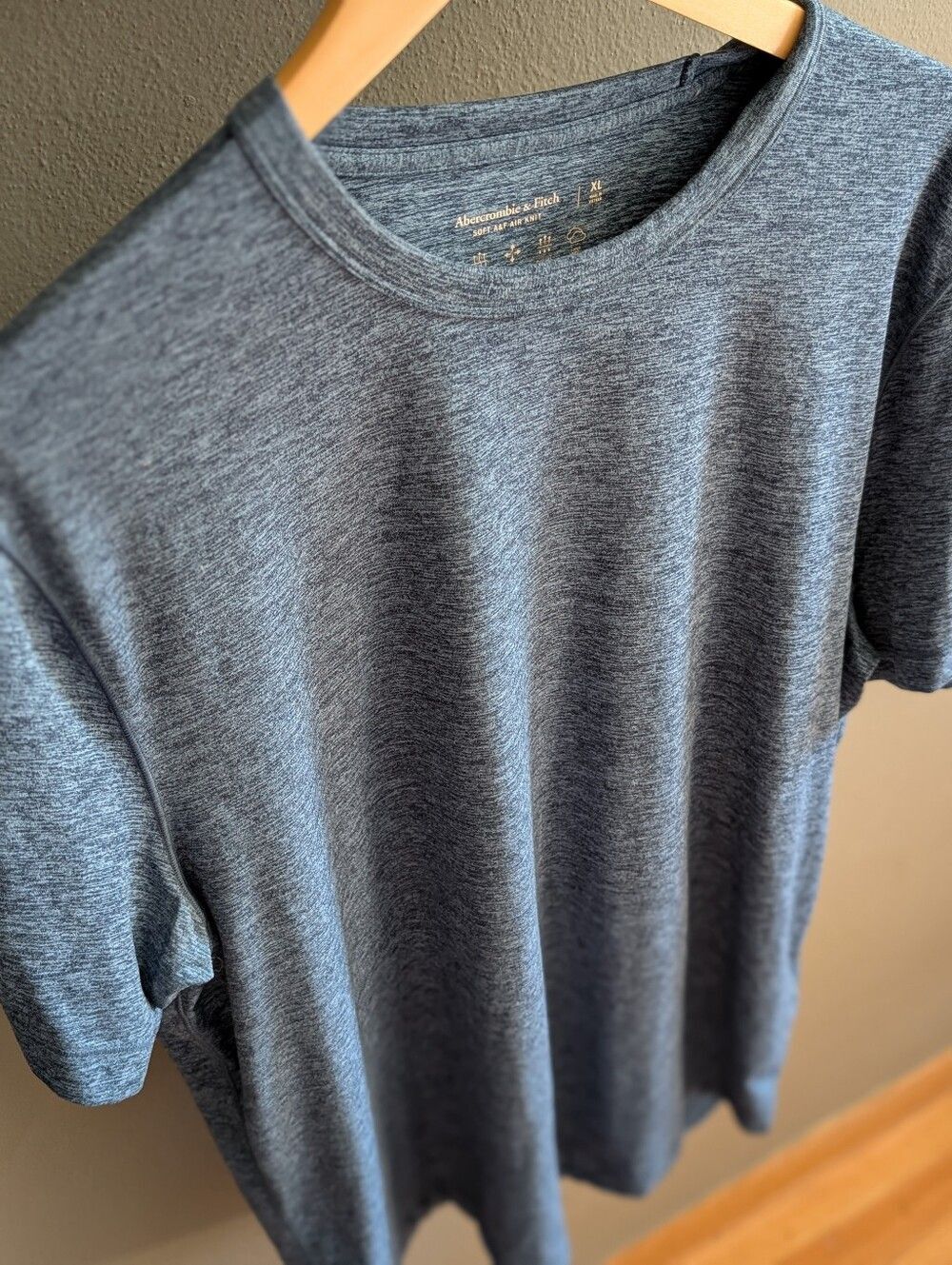 Abercrombie & Fitch Soft A&F Knit Tee Mens XL Blue Heathered Athleisure Shirt - Picture 2 of 5